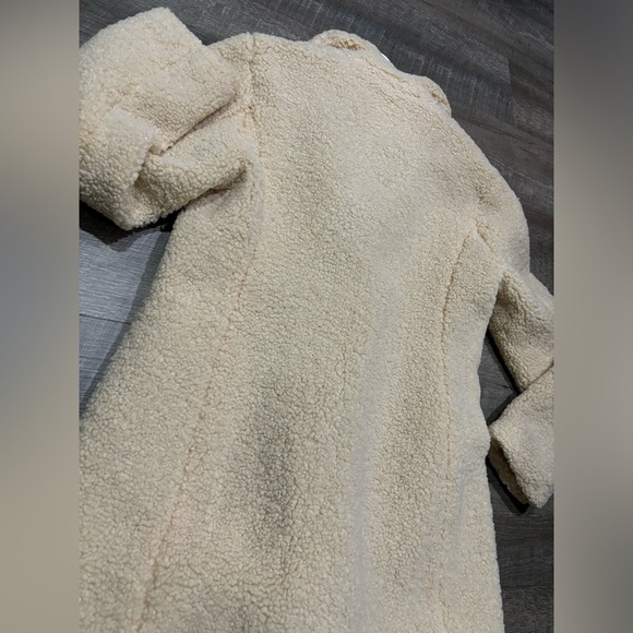 LIZ CLAIBORNE TEDDY COAT. (MED) - Picture 13 of 14